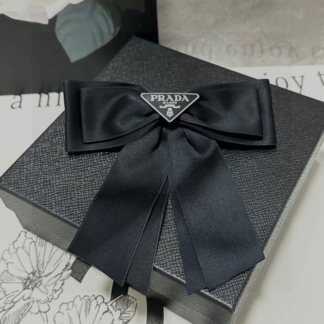 配专柜包装Prada（普拉达）最新蝴蝶结中古五金发夹#信我！人手必备的单品 这件必须买洋气神仙颜值💕💫小