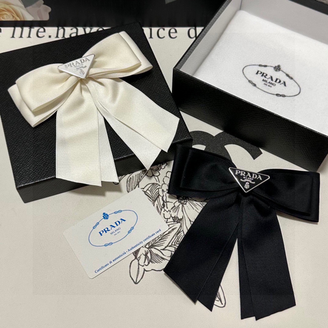 配专柜包装Prada（普拉达）最新蝴蝶结中古五金发夹#信我！人手必备的单品 这件必须买洋气神仙颜值💕💫小