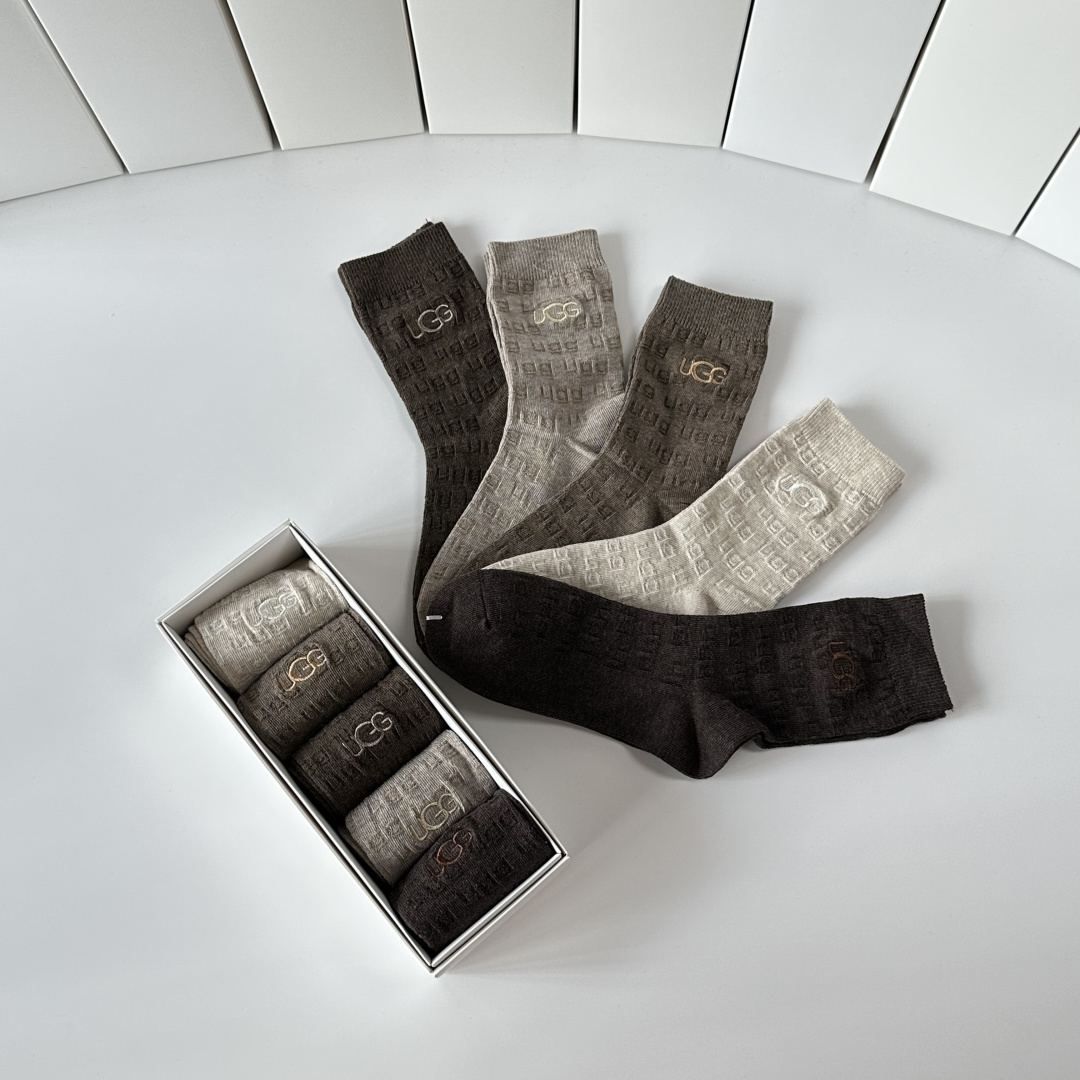💛配包装UGG 新款羊绒刺绣中长款堆堆袜袜子！一盒五双， 专柜同步筒款袜子，💛大牌出街，潮人必备🔥超好搭