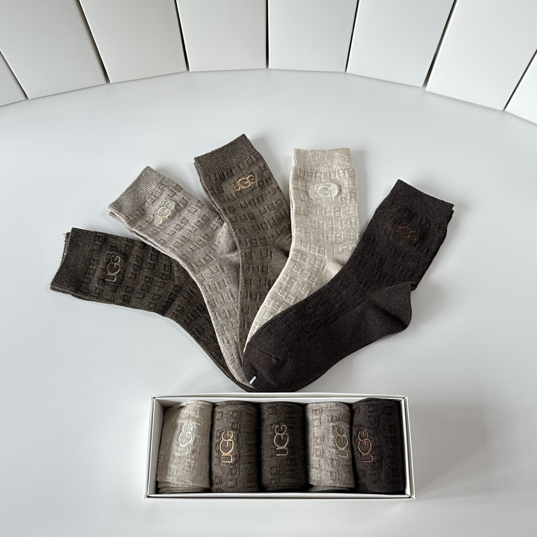 💛配包装UGG 新款羊绒刺绣中长款堆堆袜袜子！一盒五双， 专柜同步筒款袜子，💛大牌出街，潮人必备🔥超好搭