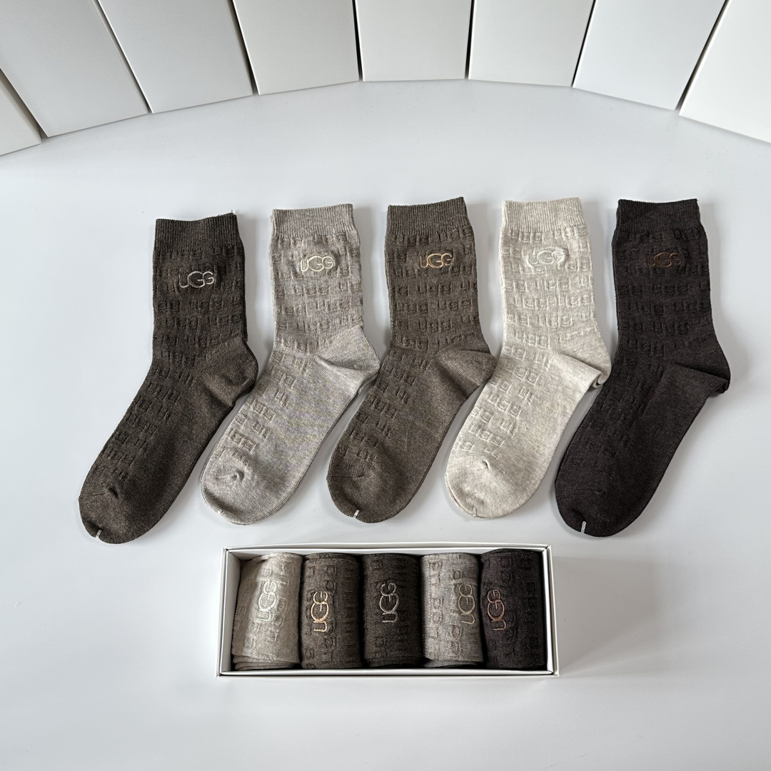 💛配包装UGG 新款羊绒刺绣中长款堆堆袜袜子！一盒五双， 专柜同步筒款袜子，💛大牌出街，潮人必备🔥超好搭