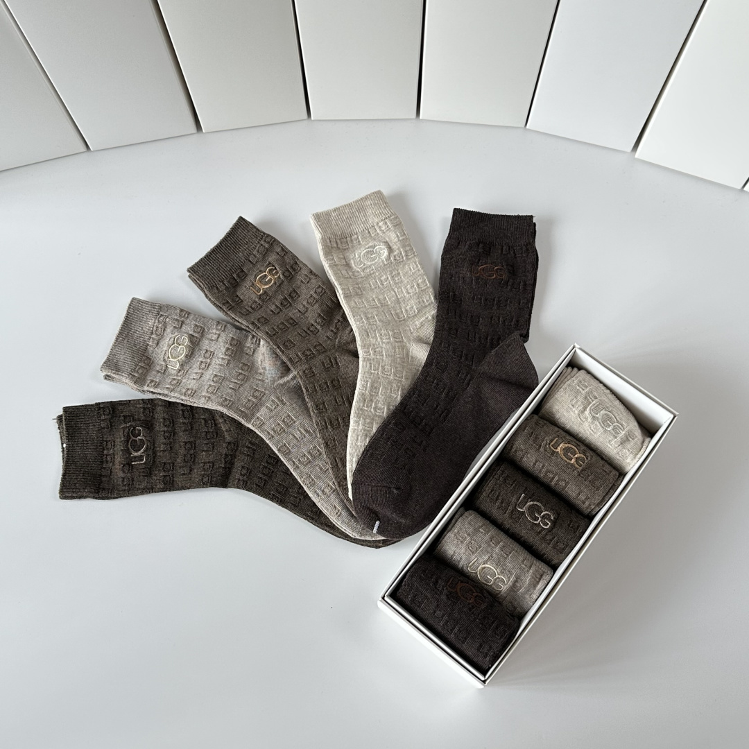 💛配包装UGG 新款羊绒刺绣中长款堆堆袜袜子！一盒五双， 专柜同步筒款袜子，💛大牌出街，潮人必备🔥超好搭