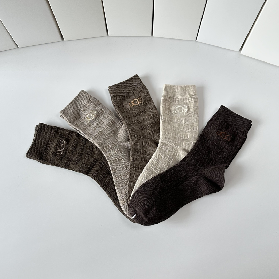 💛配包装UGG 新款羊绒刺绣中长款堆堆袜袜子！一盒五双， 专柜同步筒款袜子，💛大牌出街，潮人必备🔥超好搭