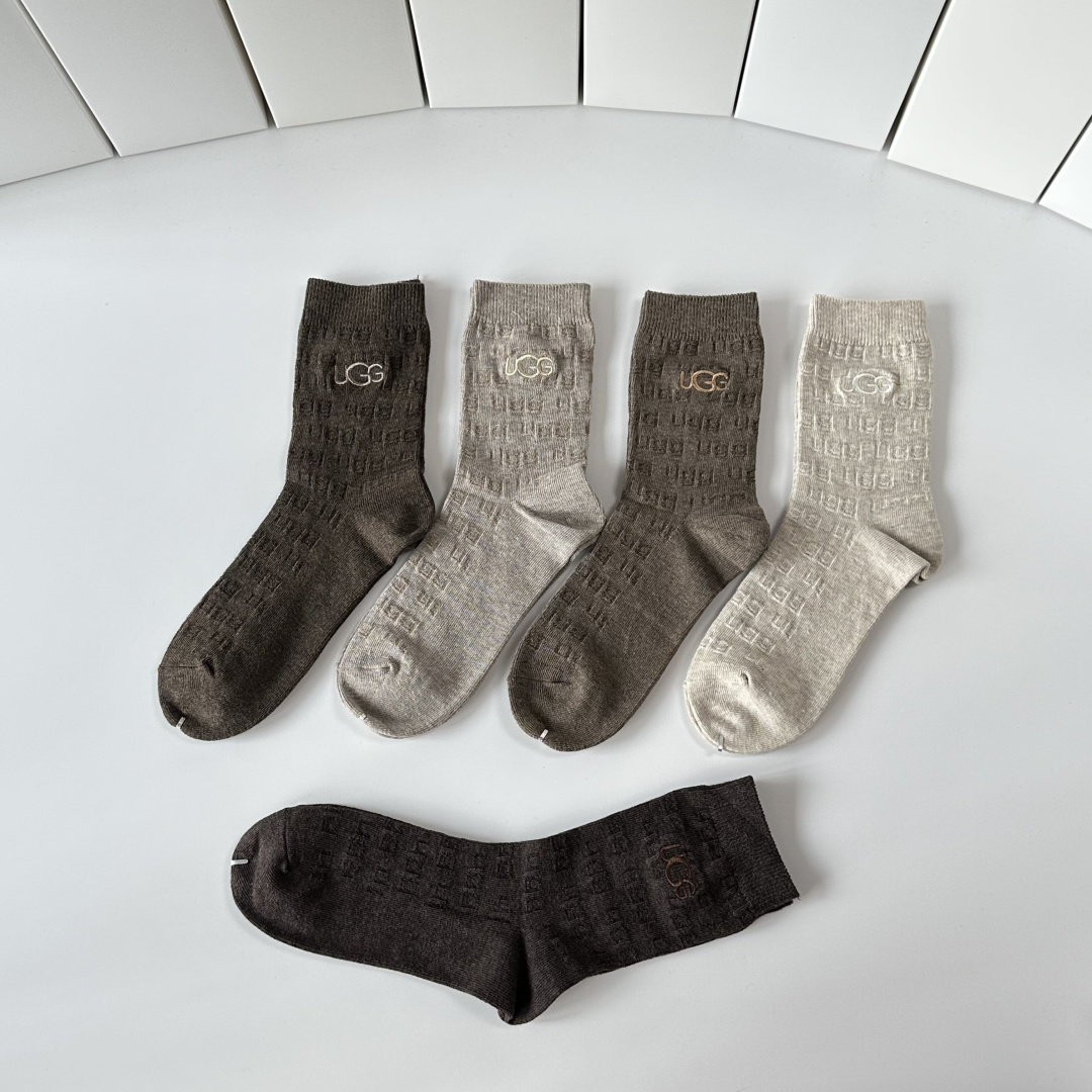 💛配包装UGG 新款羊绒刺绣中长款堆堆袜袜子！一盒五双， 专柜同步筒款袜子，💛大牌出街，潮人必备🔥超好搭