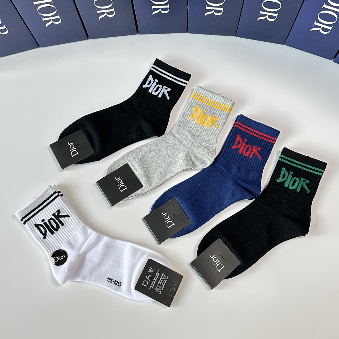 💛配包装DIOR（迪奥）新款中长款堆堆袜袜子！一盒五双， 专柜同步筒款袜子，💛大牌出街，潮人必备🔥超好搭