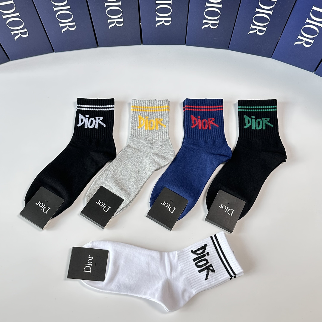💛配包装DIOR（迪奥）新款中长款堆堆袜袜子！一盒五双， 专柜同步筒款袜子，💛大牌出街，潮人必备🔥超好搭