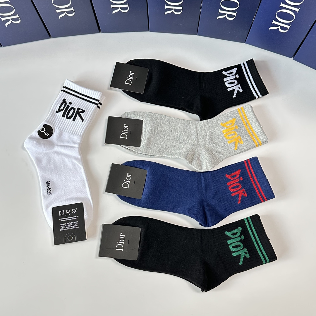 💛配包装DIOR（迪奥）新款中长款堆堆袜袜子！一盒五双， 专柜同步筒款袜子，💛大牌出街，潮人必备🔥超好搭