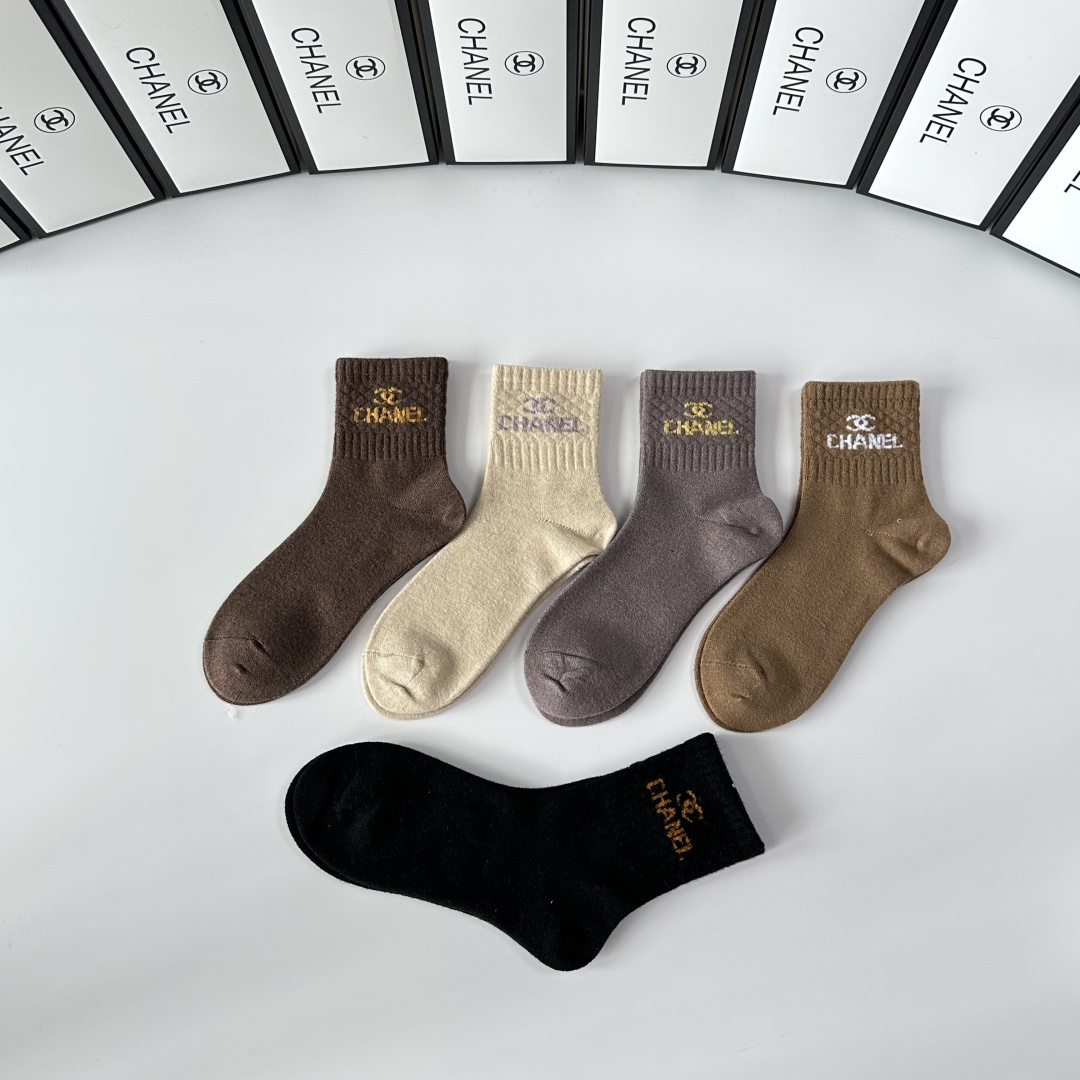 💛配专柜包装Chanel（香奈儿） 新款羊毛中长款堆堆袜袜子！一盒五双，专柜同步筒袜袜子，💛大牌出街，潮