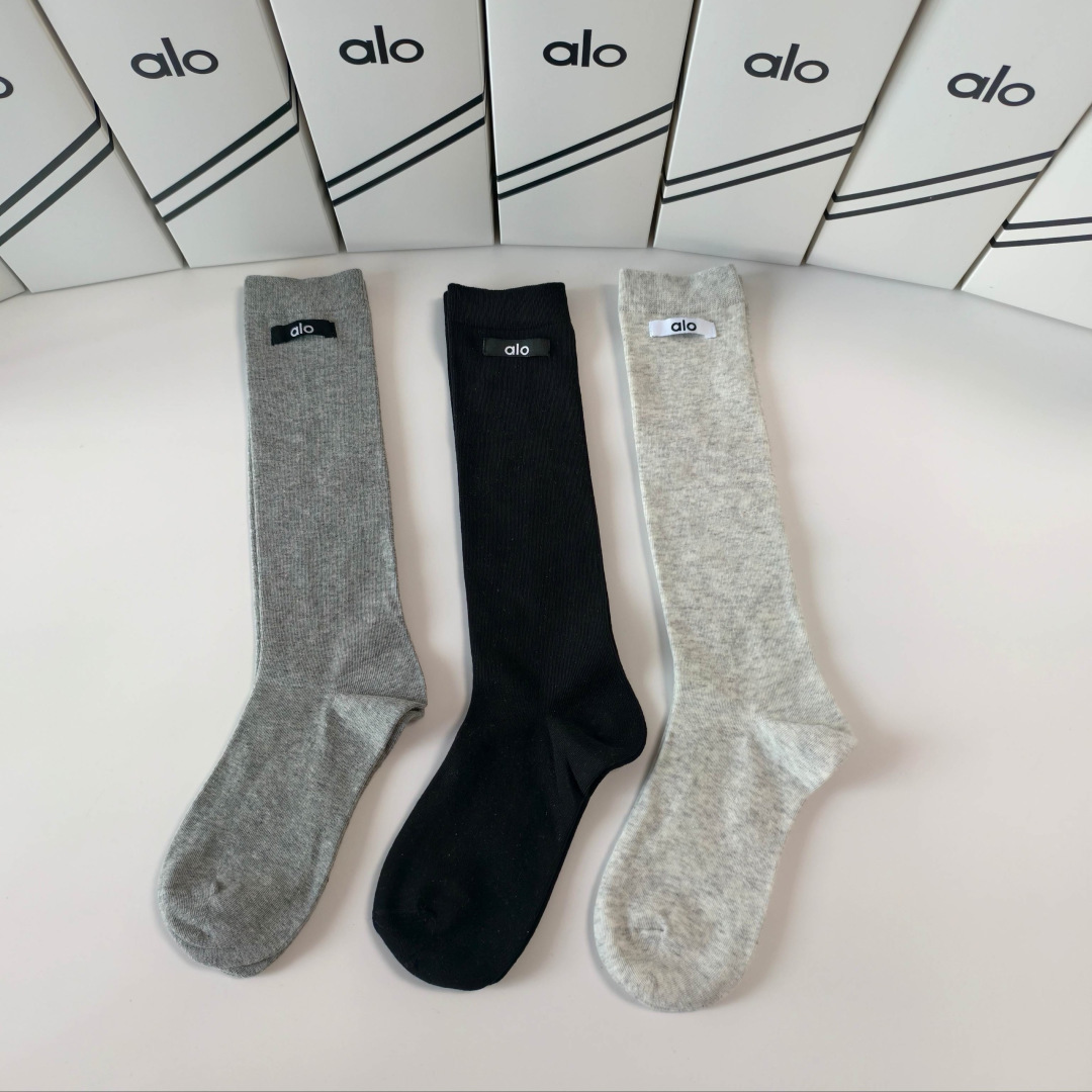💛配包装ALO 爆款出货 新款轻奢小腿袜堆堆袜袜子🧦！一盒两双（颜色任选）专柜同步筒袜袜子，💛大牌出街，