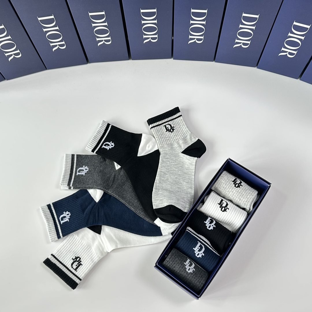 💛配专柜包装DIOR（迪奥）新款中长款堆堆袜袜子！一盒五双，专柜同步筒袜袜子，💛大牌出街，潮人必备🔥超好