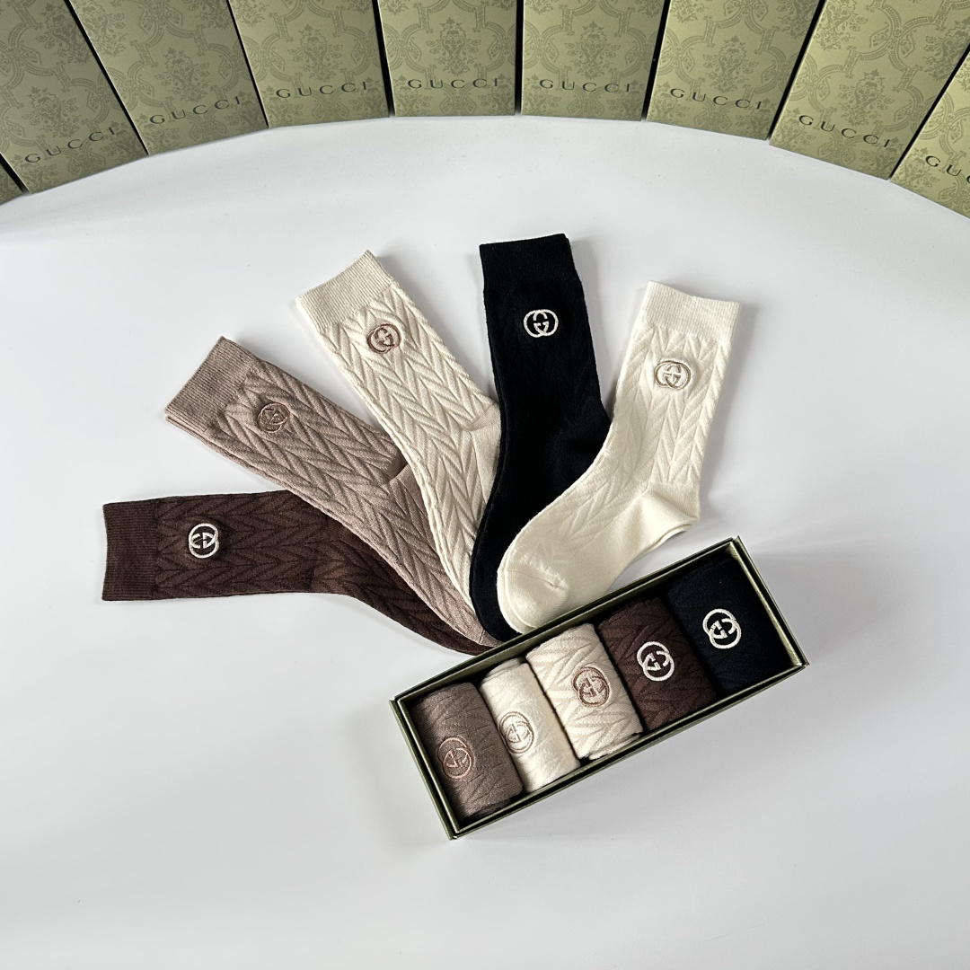 💛配包装Gucci（古驰）新款羊绒刺绣中长款堆堆袜袜子！一盒五双， 专柜同步筒款袜子，💛大牌出街，潮人必