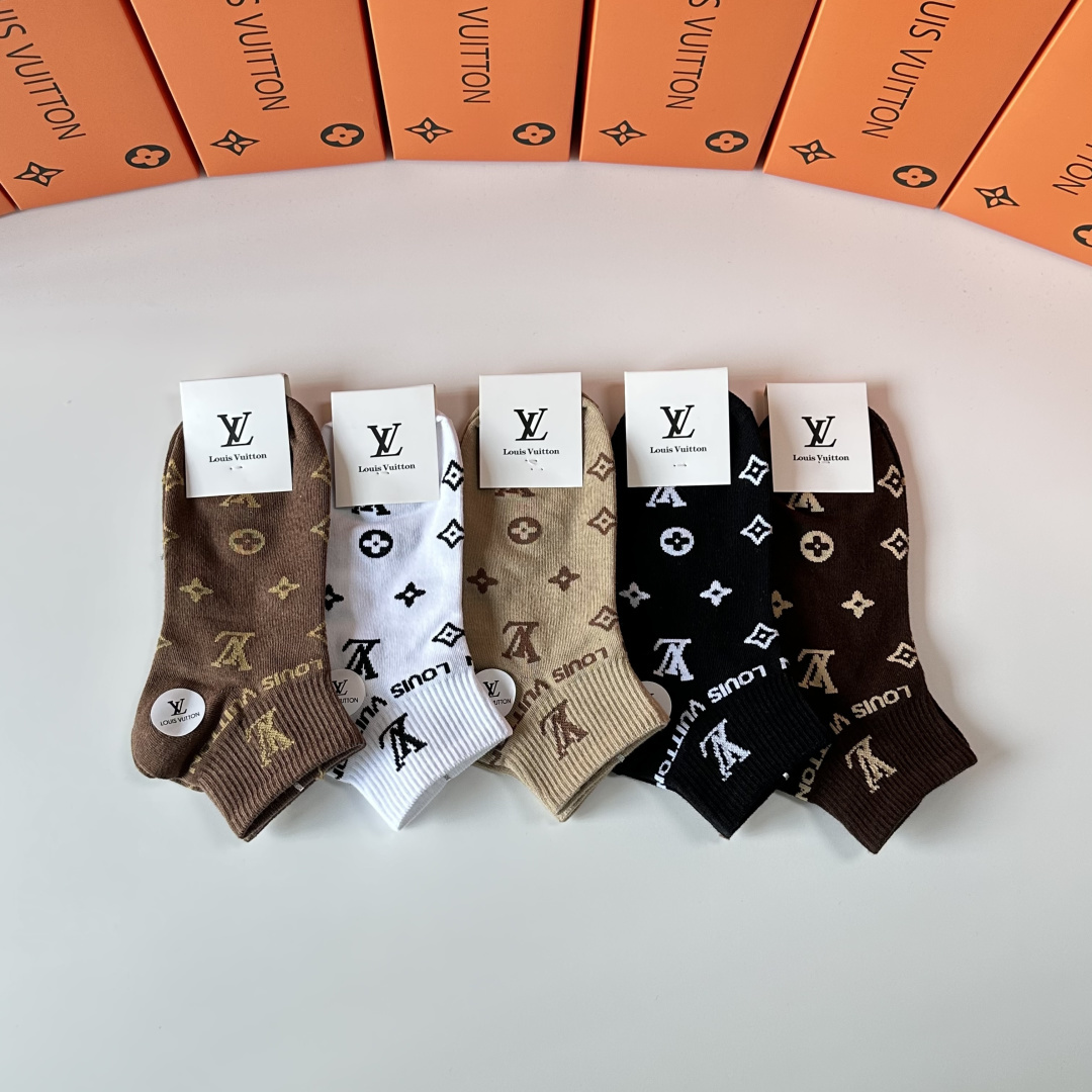💛配专柜包装LV（路易威登）新款中短筒袜堆堆袜袜子！一盒五双，专柜同步筒袜袜子，💛大牌出街，潮人必备🔥超