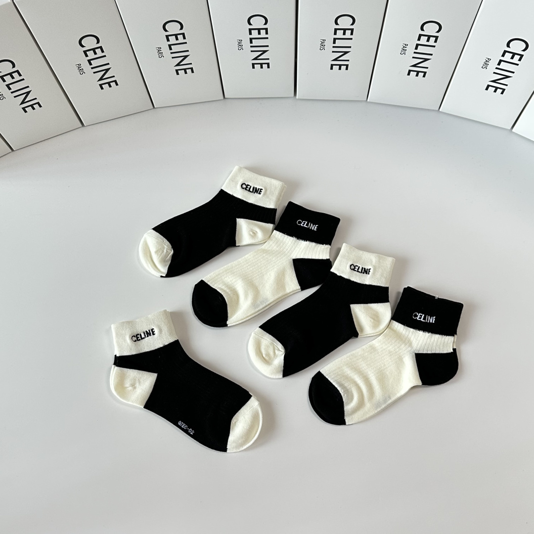 💛配专柜包装Celine（赛琳）新款中短款堆堆袜袜子！一盒五双，专柜同步筒袜袜子，💛大牌出街，潮人必备🔥