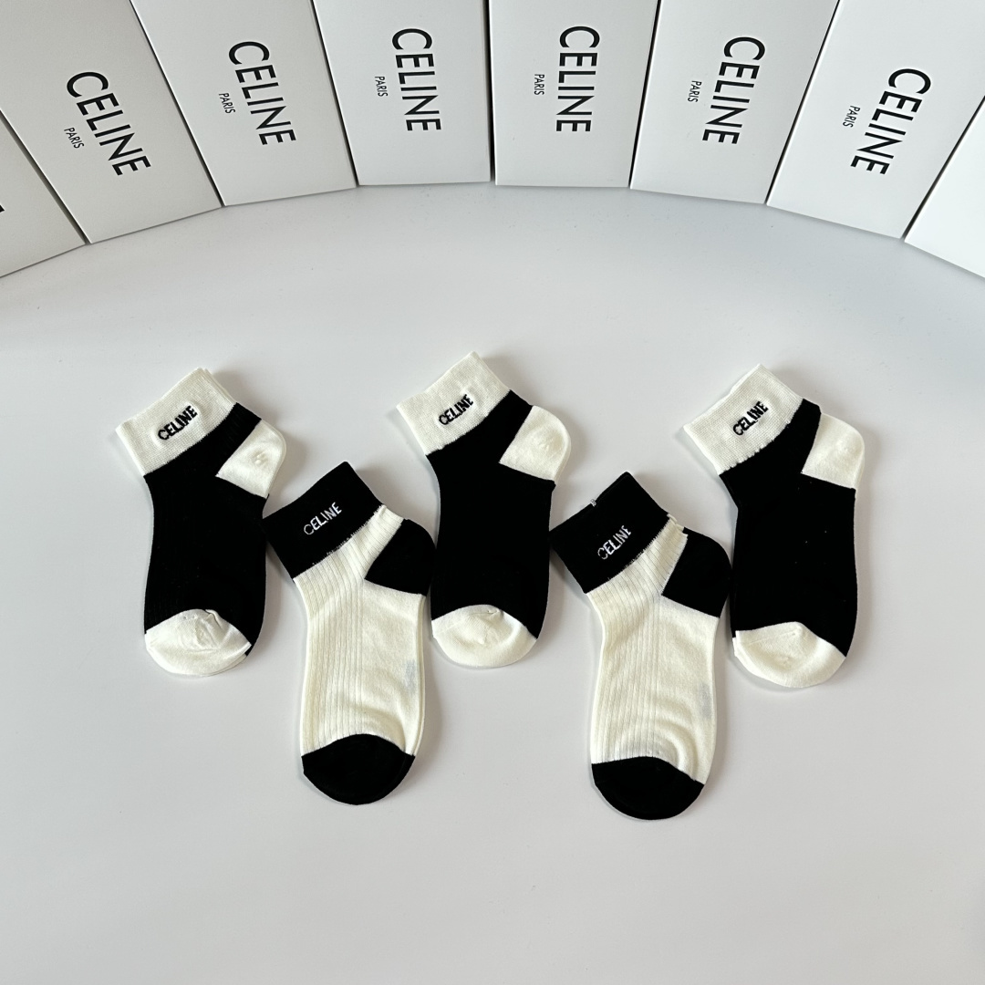 💛配专柜包装Celine（赛琳）新款中短款堆堆袜袜子！一盒五双，专柜同步筒袜袜子，💛大牌出街，潮人必备🔥