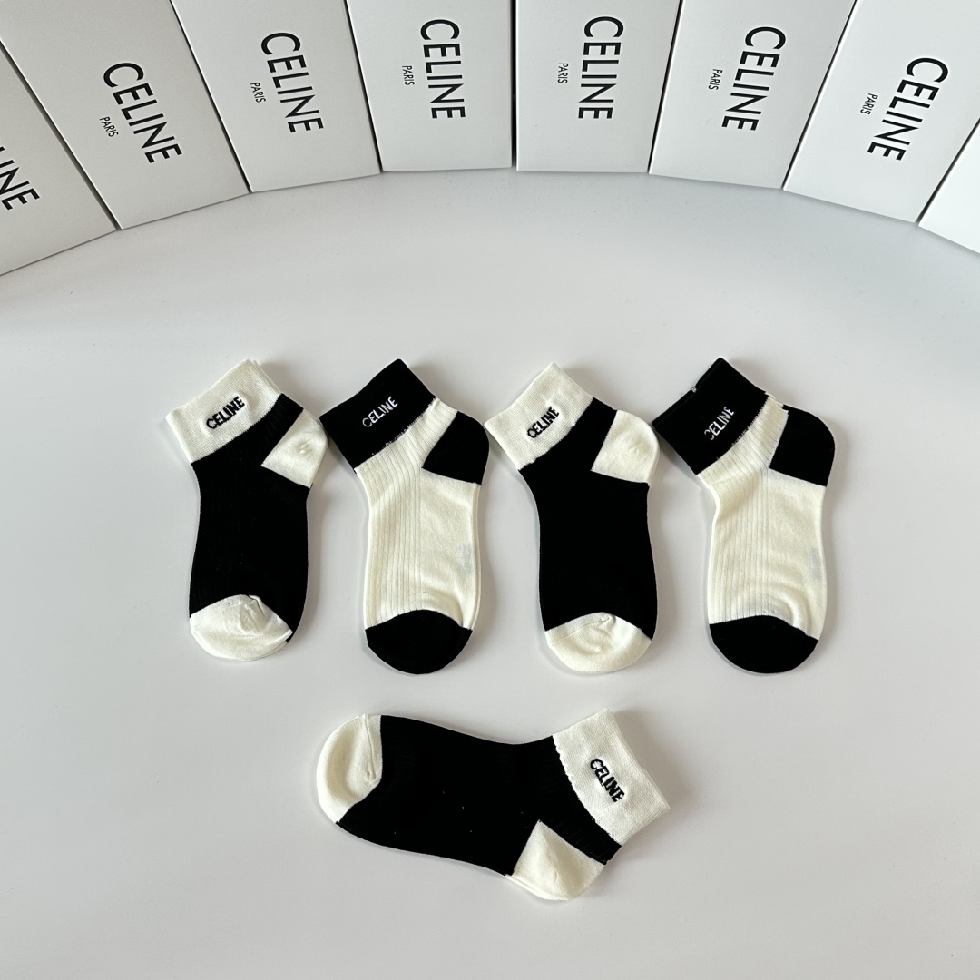 💛配专柜包装Celine（赛琳）新款中短款堆堆袜袜子！一盒五双，专柜同步筒袜袜子，💛大牌出街，潮人必备🔥