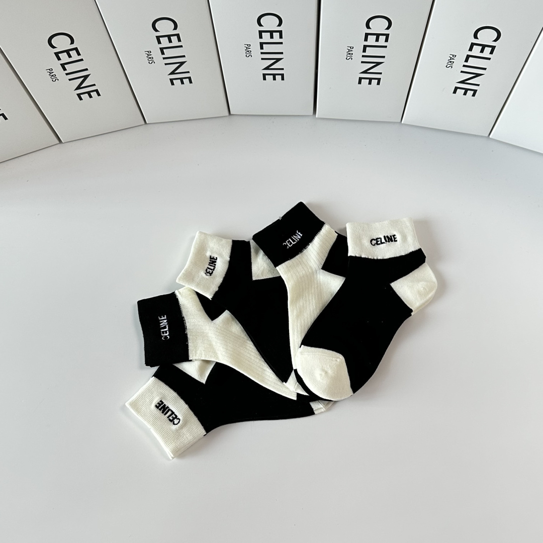 💛配专柜包装Celine（赛琳）新款中短款堆堆袜袜子！一盒五双，专柜同步筒袜袜子，💛大牌出街，潮人必备🔥