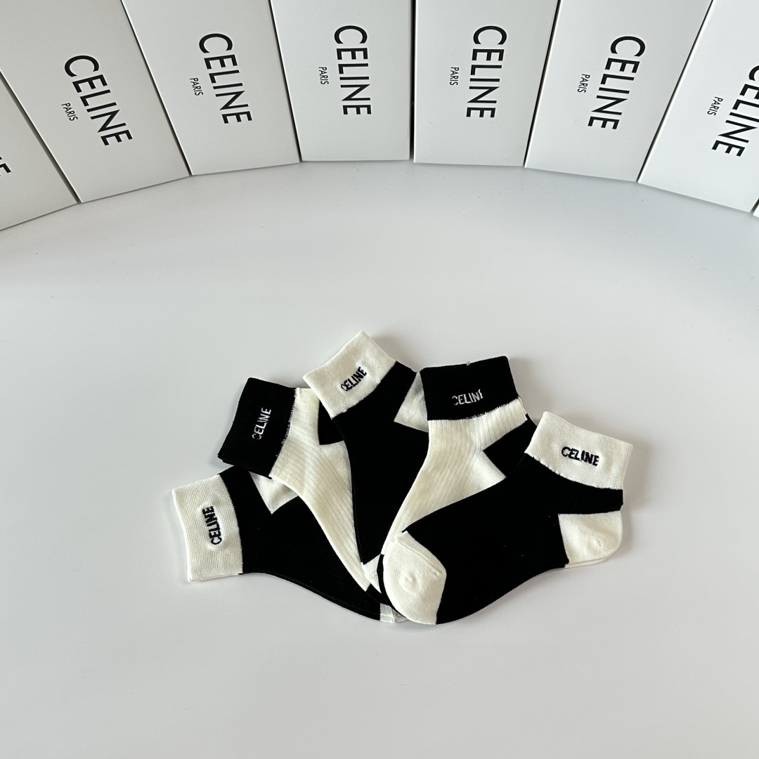 💛配专柜包装Celine（赛琳）新款中短款堆堆袜袜子！一盒五双，专柜同步筒袜袜子，💛大牌出街，潮人必备🔥