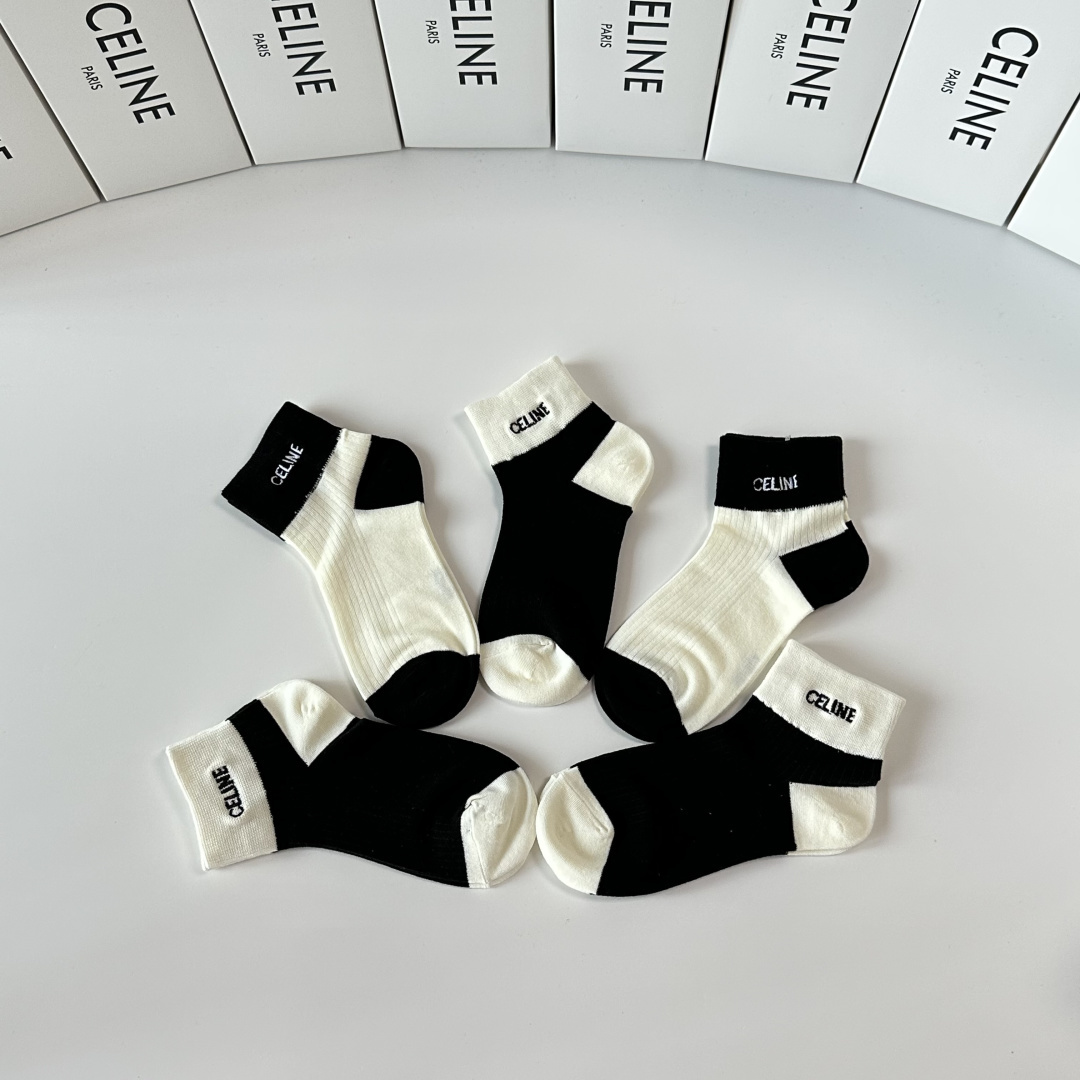 💛配专柜包装Celine（赛琳）新款中短款堆堆袜袜子！一盒五双，专柜同步筒袜袜子，💛大牌出街，潮人必备🔥