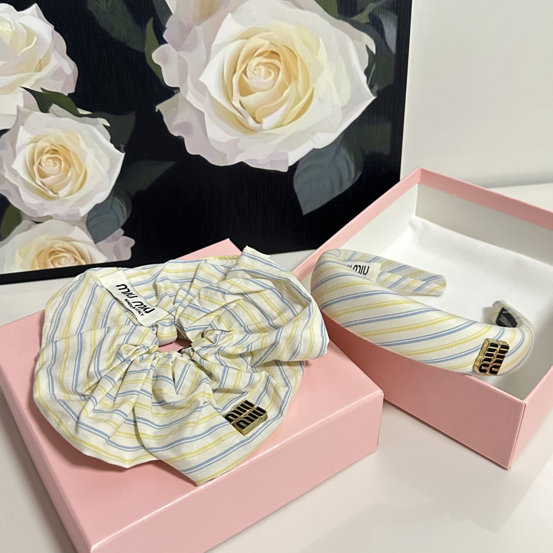 （两件套）配专柜包装 MiuMiu（缪缪）最新爆款来啦✨💫格子两件套发箍➕发圈优雅的girl值得入手 非