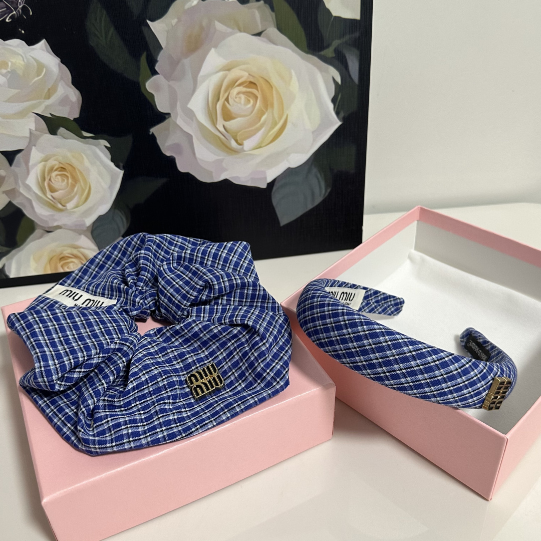 （两件套）配专柜包装 MiuMiu（缪缪）最新爆款来啦✨💫格子两件套发箍➕发圈优雅的girl值得入手 非