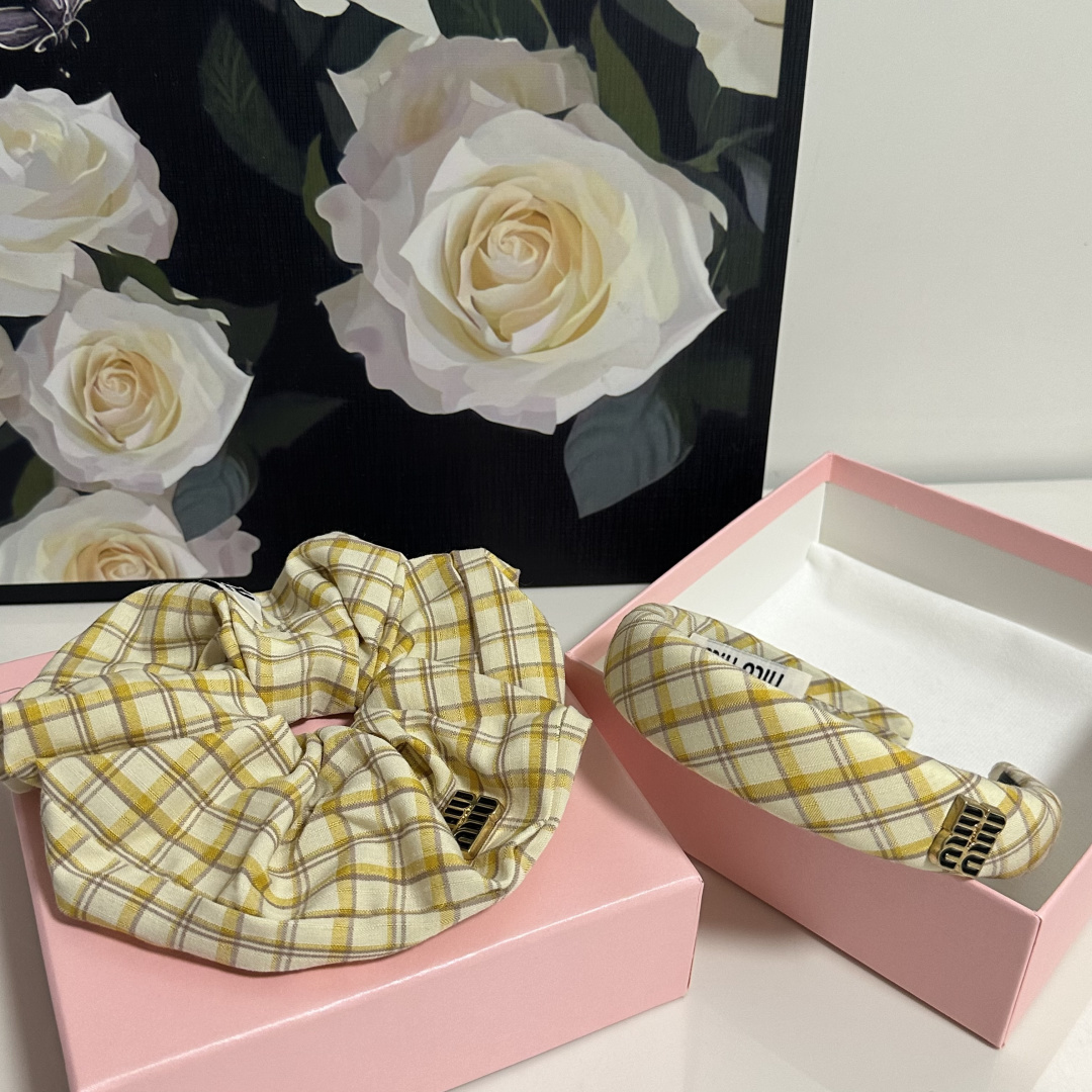（两件套）配专柜包装 MiuMiu（缪缪）最新爆款来啦✨💫格子两件套发箍➕发圈优雅的girl值得入手 非