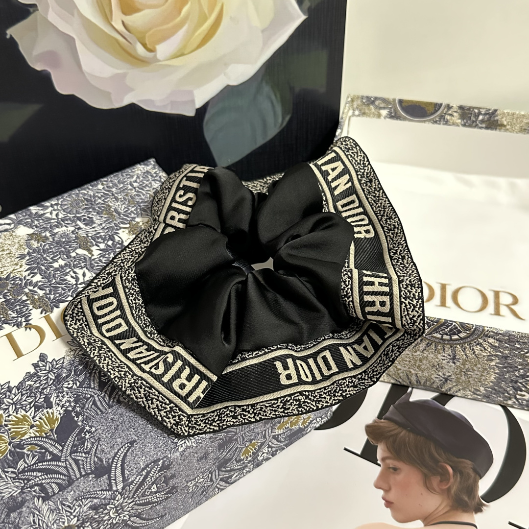 （单个）配全套包装DIOR（迪奥）爆款发圈，专柜款出货一看就特别高档 超级百搭 必须自留