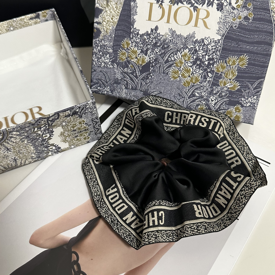 （单个）配全套包装DIOR（迪奥）爆款发圈，专柜款出货一看就特别高档 超级百搭 必须自留