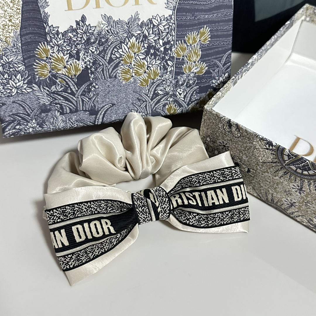 配专柜包装DIOR（迪奥）最新真丝轻奢发圈小仙女快入手特殊材质 不嘞头可盐可甜～