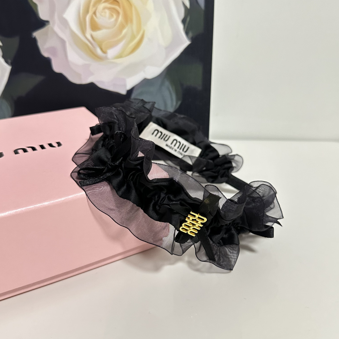 配专柜包装MiuMiu（缪缪）最新发箍小仙女快入手特殊材质 不嘞头可盐可甜～