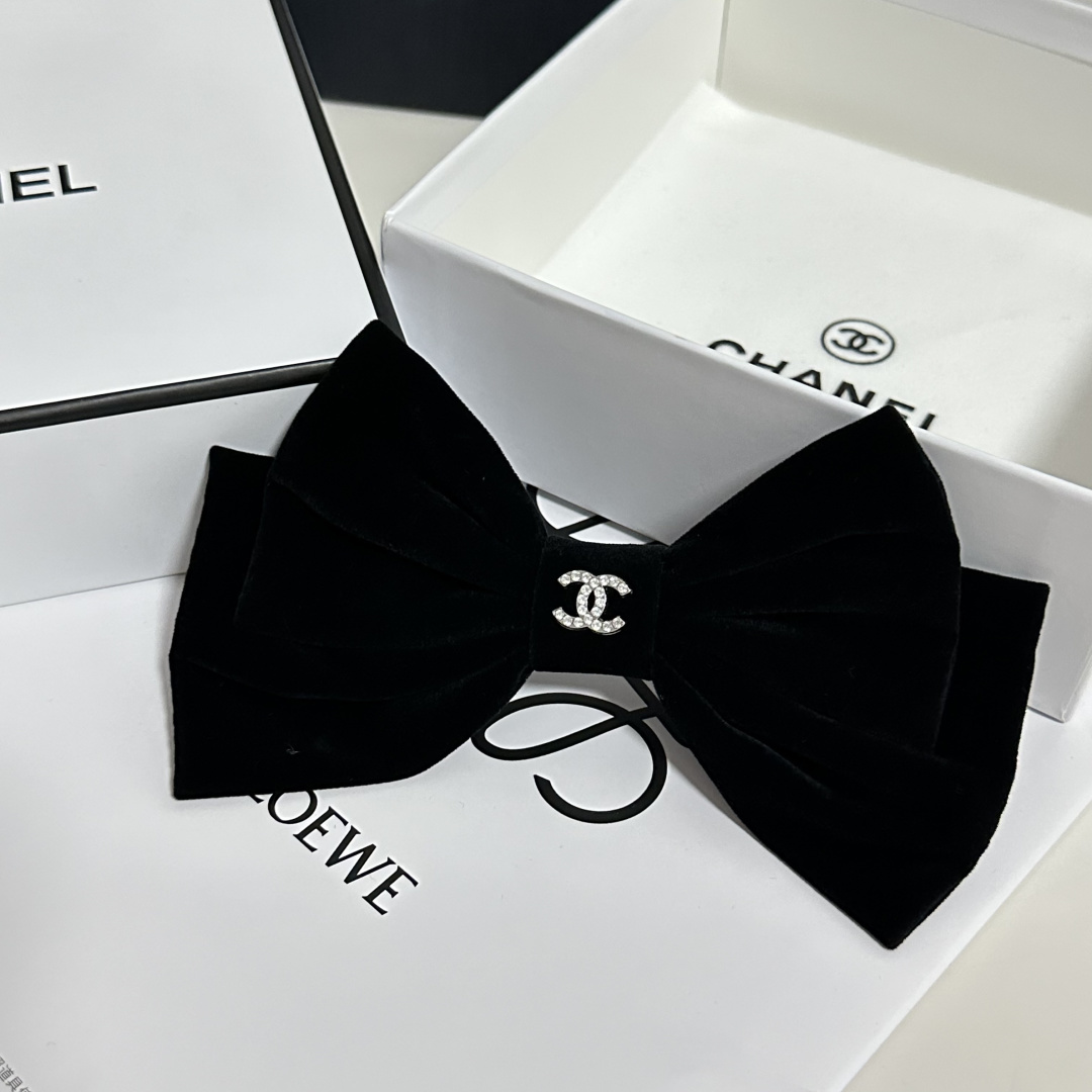 配专柜包装Chanel（香奈儿）官网同款最新蝴蝶结五金丝绒发夹#信我！人手必备的单品 这件必须买洋气神仙