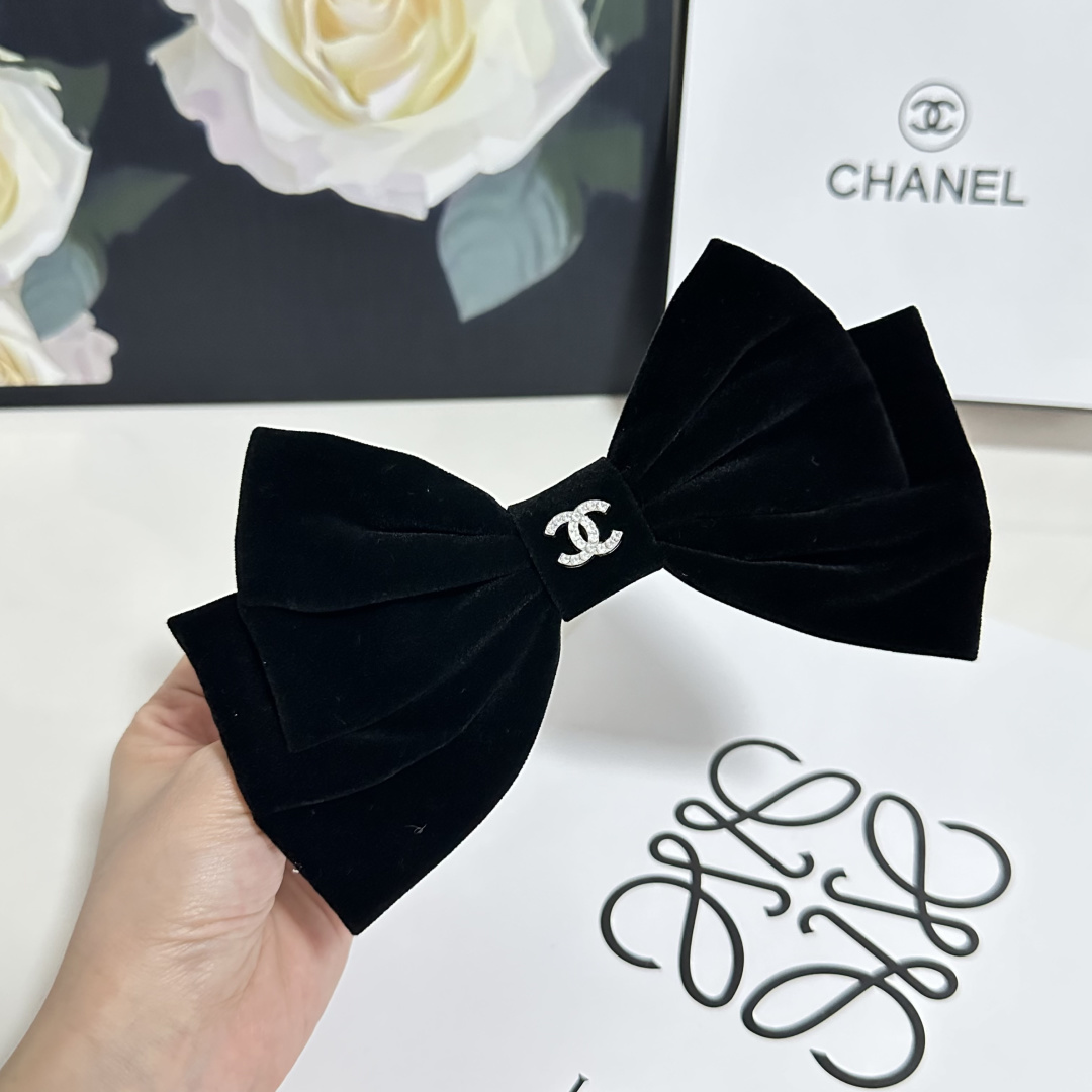 配专柜包装Chanel（香奈儿）官网同款最新蝴蝶结五金丝绒发夹#信我！人手必备的单品 这件必须买洋气神仙