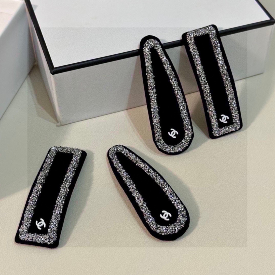 （两件套） 配全套包装CHANEL（香奈儿）今年最好卖的新款Vintage中古复古发夹超仙的一对 时髦精