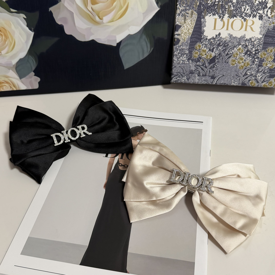 配专柜包装DIOR（迪奥）最新蝴蝶结中古五金水钻发夹#信我！人手必备的单品 这件必须买洋气神仙颜值💕💫小