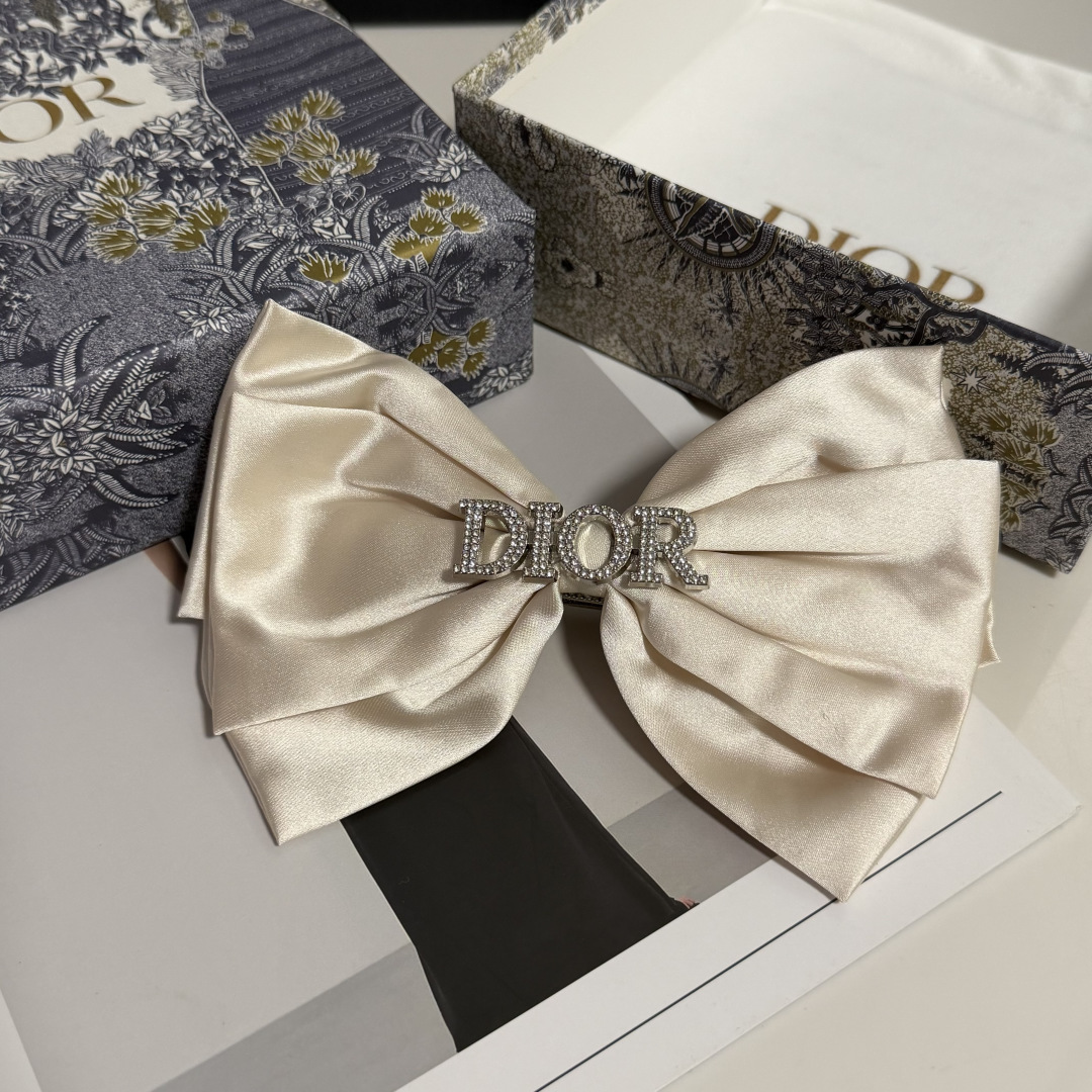 配专柜包装DIOR（迪奥）最新蝴蝶结中古五金水钻发夹#信我！人手必备的单品 这件必须买洋气神仙颜值💕💫小