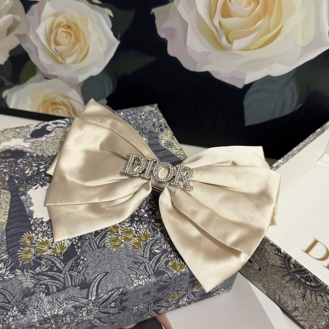 配专柜包装DIOR（迪奥）最新蝴蝶结中古五金水钻发夹#信我！人手必备的单品 这件必须买洋气神仙颜值💕💫小