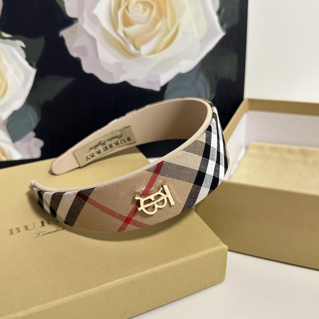 配专柜包装Burberry （巴宝莉）最新发箍小仙女快入手特殊材质 不嘞头可盐可甜～