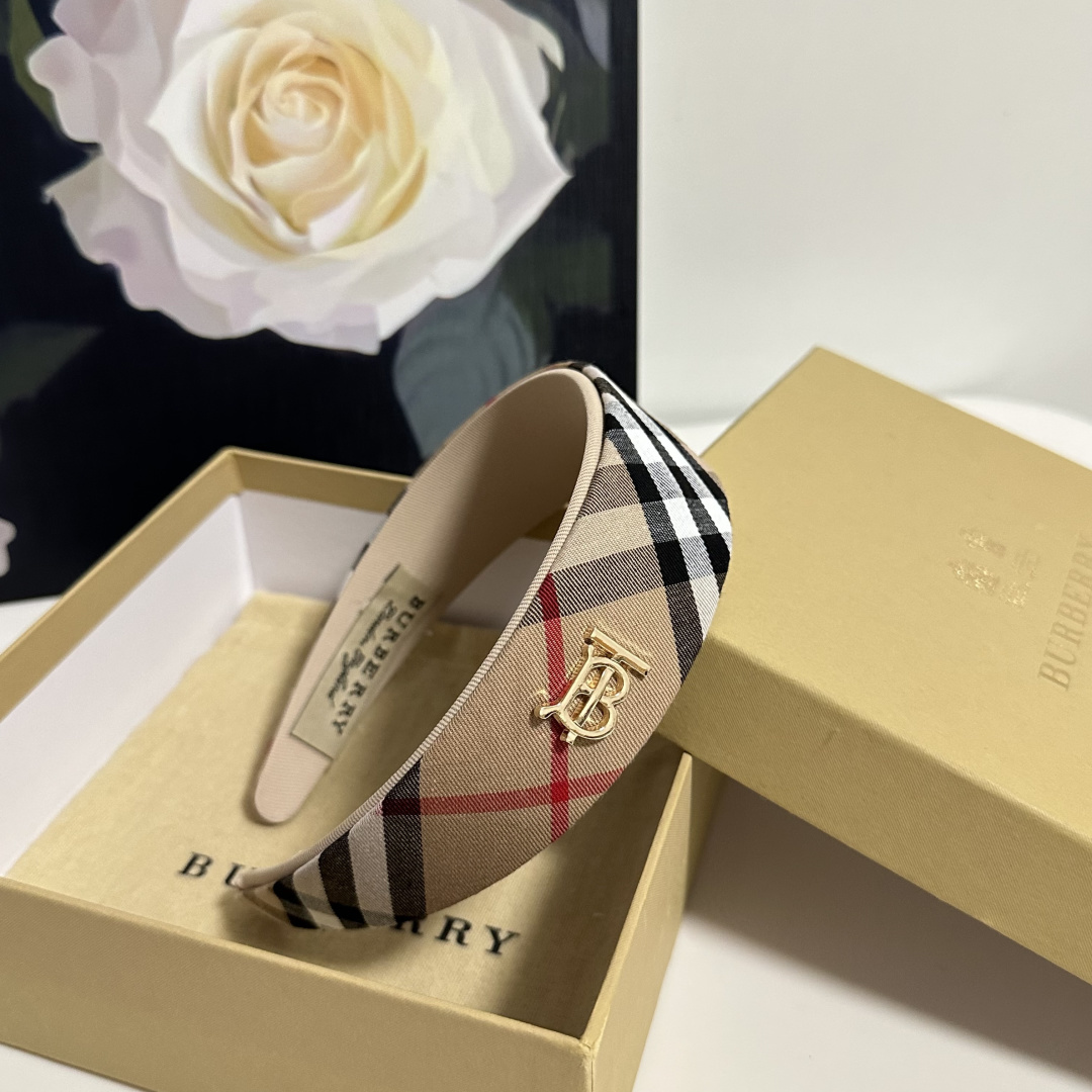配专柜包装Burberry （巴宝莉）最新发箍小仙女快入手特殊材质 不嘞头可盐可甜～