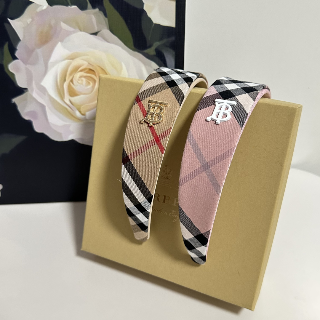 配专柜包装Burberry （巴宝莉）最新发箍小仙女快入手特殊材质 不嘞头可盐可甜～