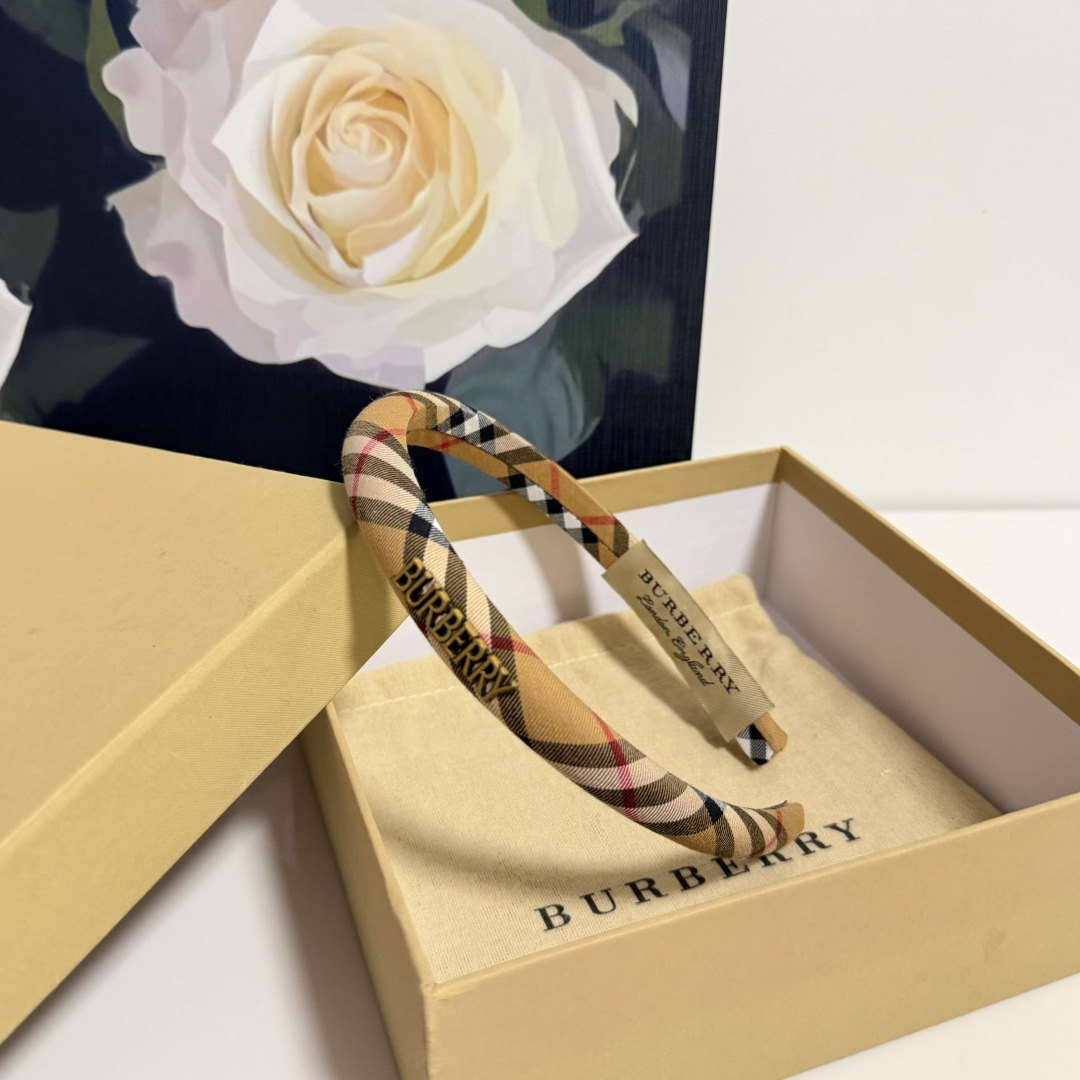 配专柜包装Burberry （巴宝莉）最新发箍小仙女快入手特殊材质 不嘞头可盐可甜～