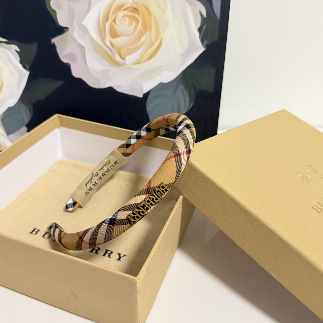 配专柜包装Burberry （巴宝莉）最新发箍小仙女快入手特殊材质 不嘞头可盐可甜～