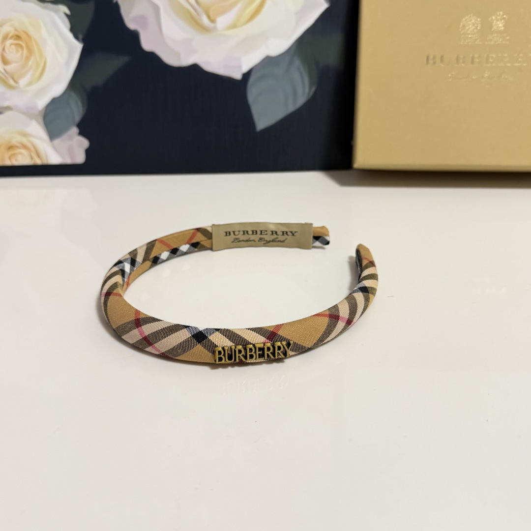 配专柜包装Burberry （巴宝莉）最新发箍小仙女快入手特殊材质 不嘞头可盐可甜～