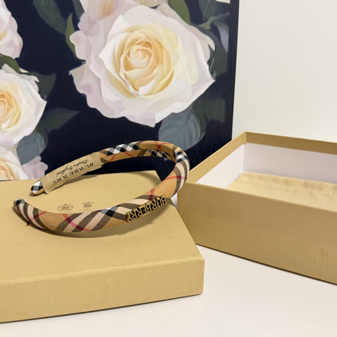 配专柜包装Burberry （巴宝莉）最新发箍小仙女快入手特殊材质 不嘞头可盐可甜～