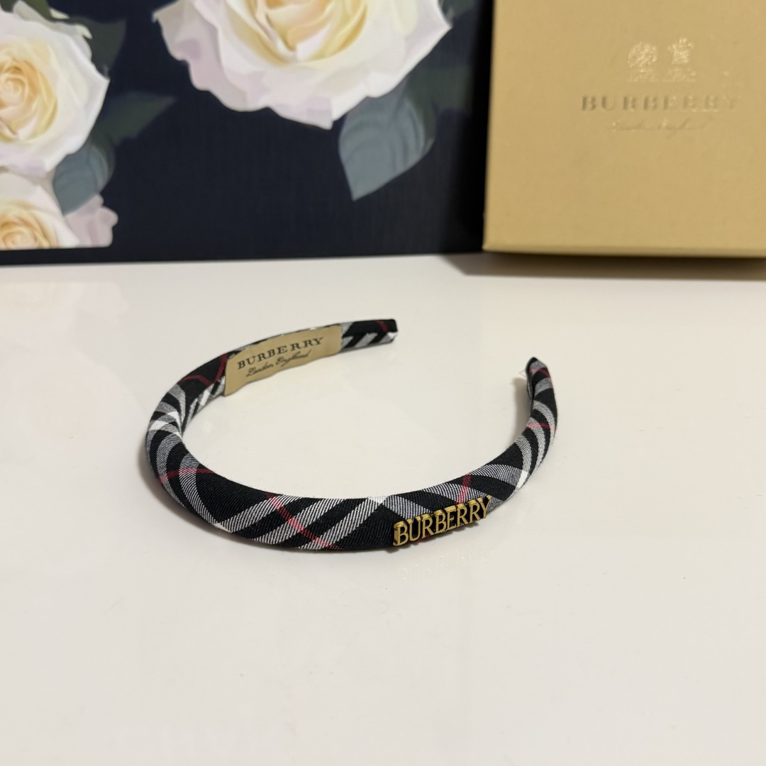 配专柜包装Burberry （巴宝莉）最新发箍小仙女快入手特殊材质 不嘞头可盐可甜～