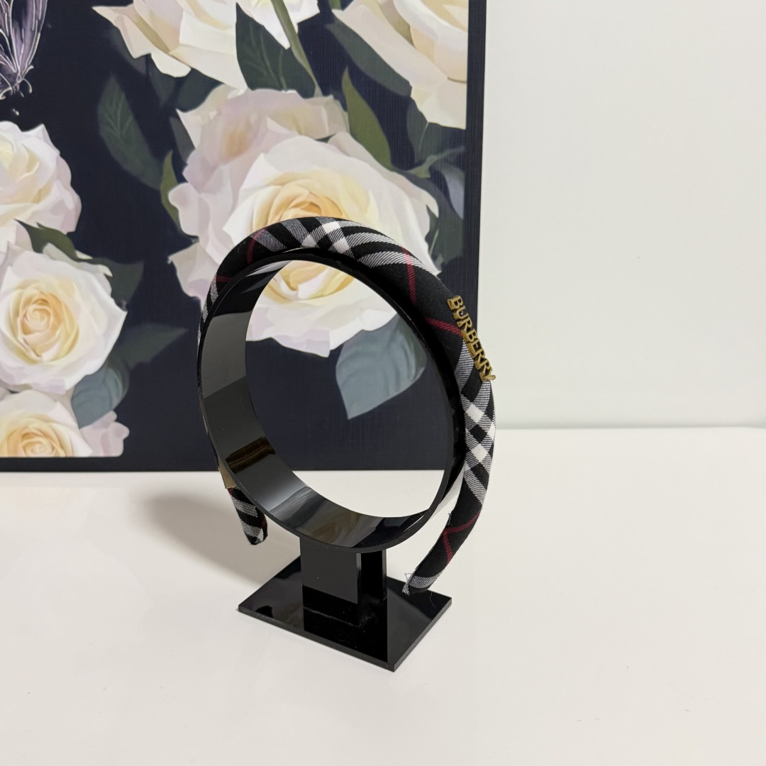 配专柜包装Burberry （巴宝莉）最新发箍小仙女快入手特殊材质 不嘞头可盐可甜～