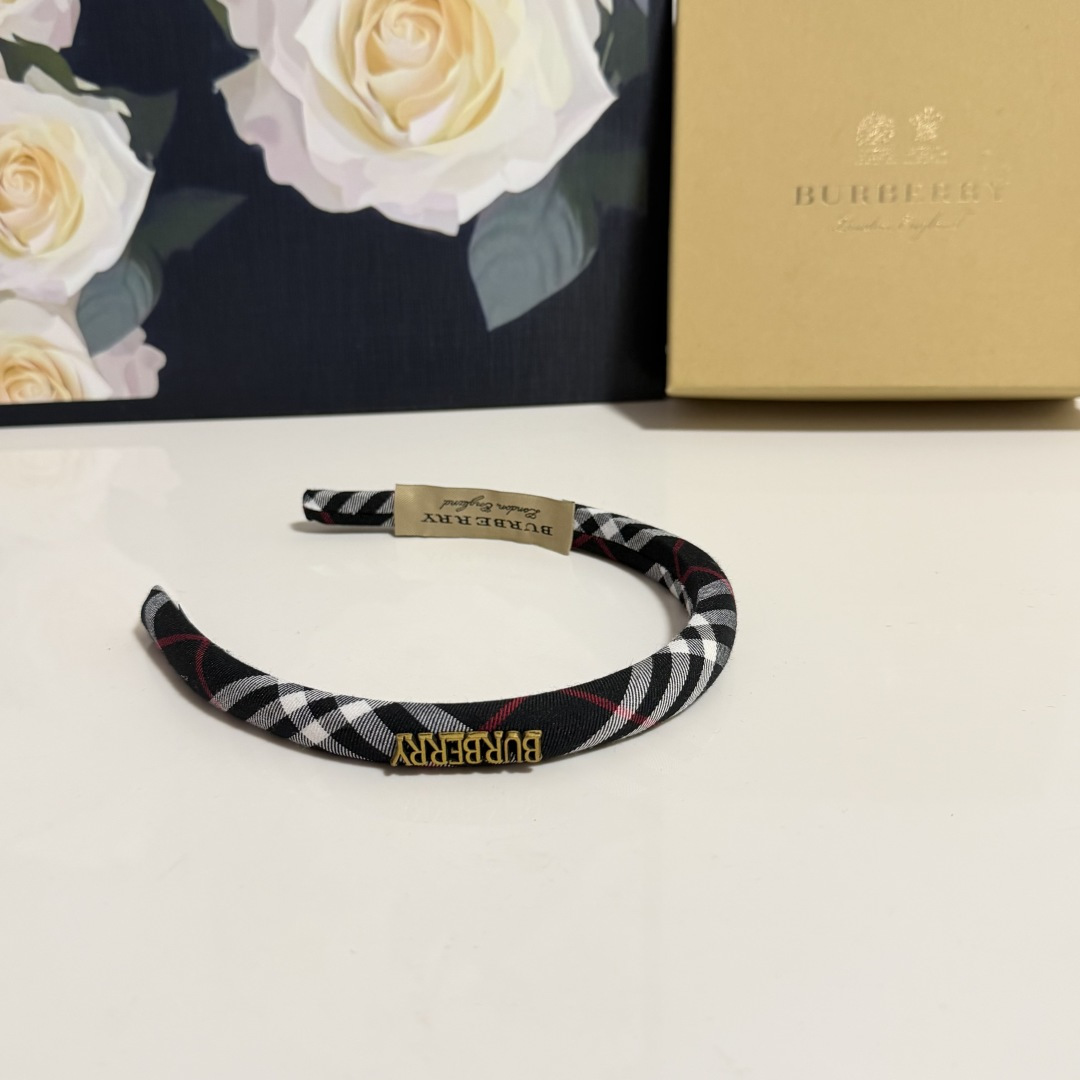 配专柜包装Burberry （巴宝莉）最新发箍小仙女快入手特殊材质 不嘞头可盐可甜～