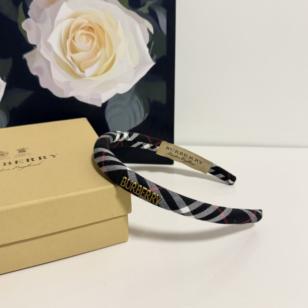 配专柜包装Burberry （巴宝莉）最新发箍小仙女快入手特殊材质 不嘞头可盐可甜～