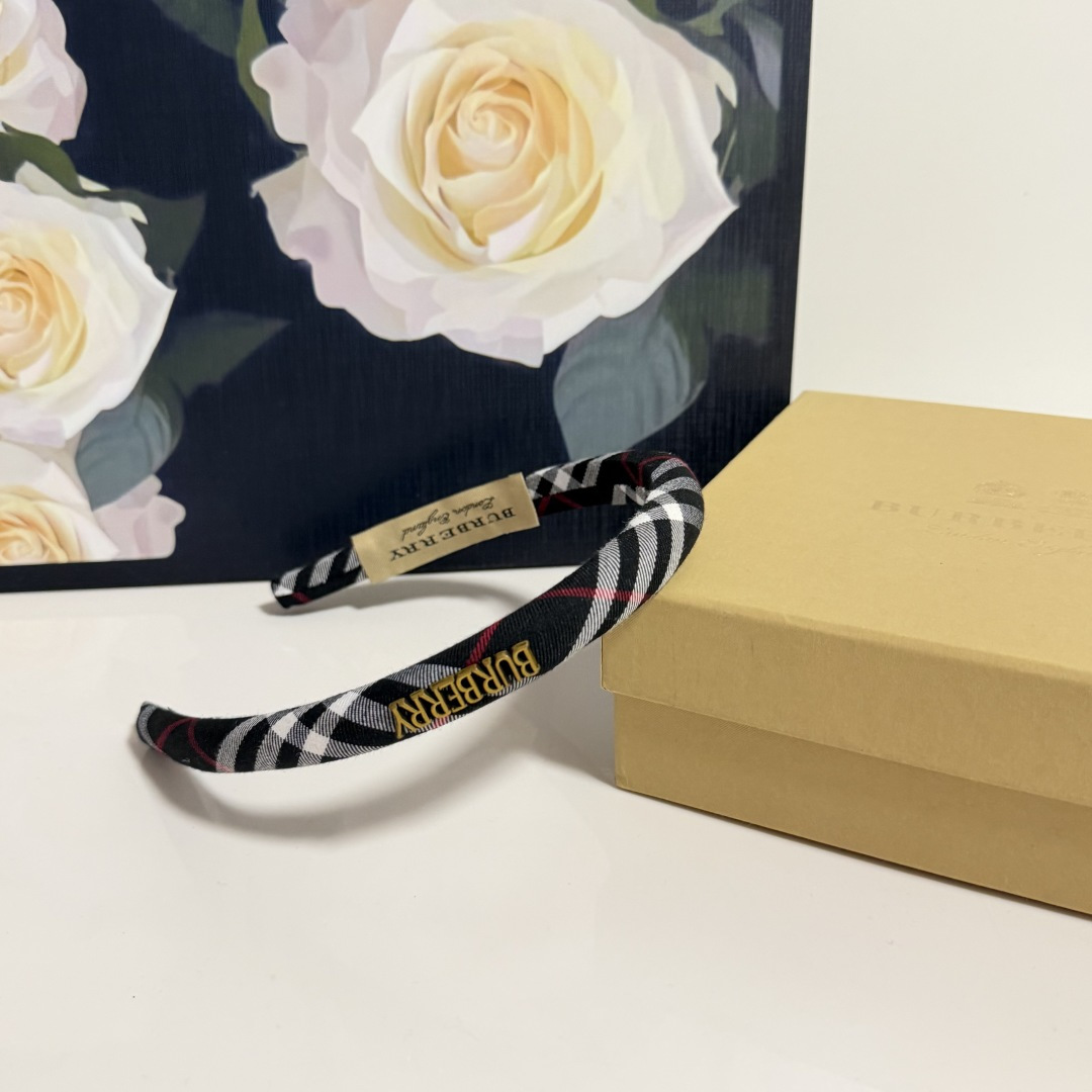 配专柜包装Burberry （巴宝莉）最新发箍小仙女快入手特殊材质 不嘞头可盐可甜～