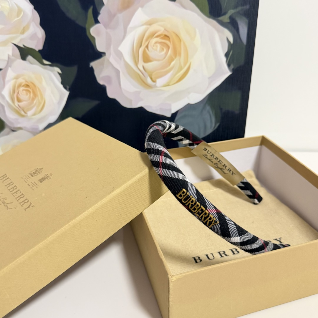 配专柜包装Burberry （巴宝莉）最新发箍小仙女快入手特殊材质 不嘞头可盐可甜～