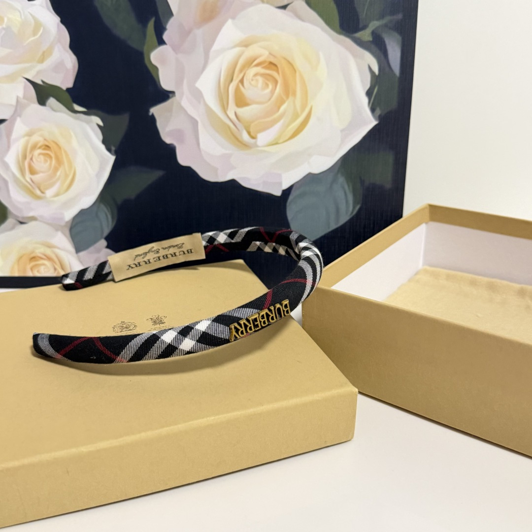 配专柜包装Burberry （巴宝莉）最新发箍小仙女快入手特殊材质 不嘞头可盐可甜～