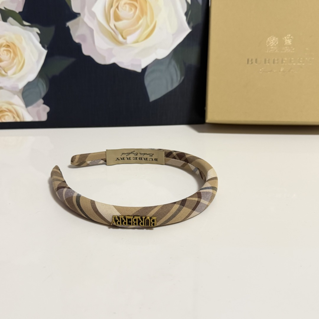 配专柜包装Burberry （巴宝莉）最新发箍小仙女快入手特殊材质 不嘞头可盐可甜～